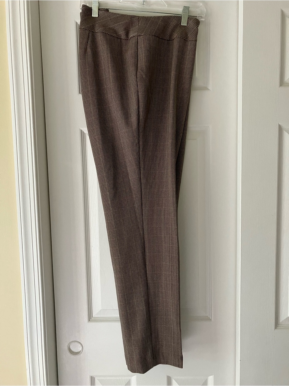 Roz & Ali Tummy Control Trousers in Tan/Black Houndstooth Plaid